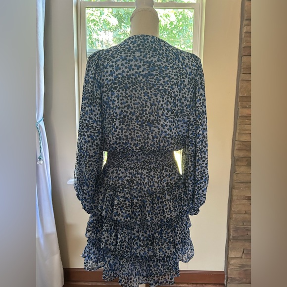 Express Chic Blue Patterned Dress Size Medium Worn Only-Once-Excellent Condition - Picture 2 of 4